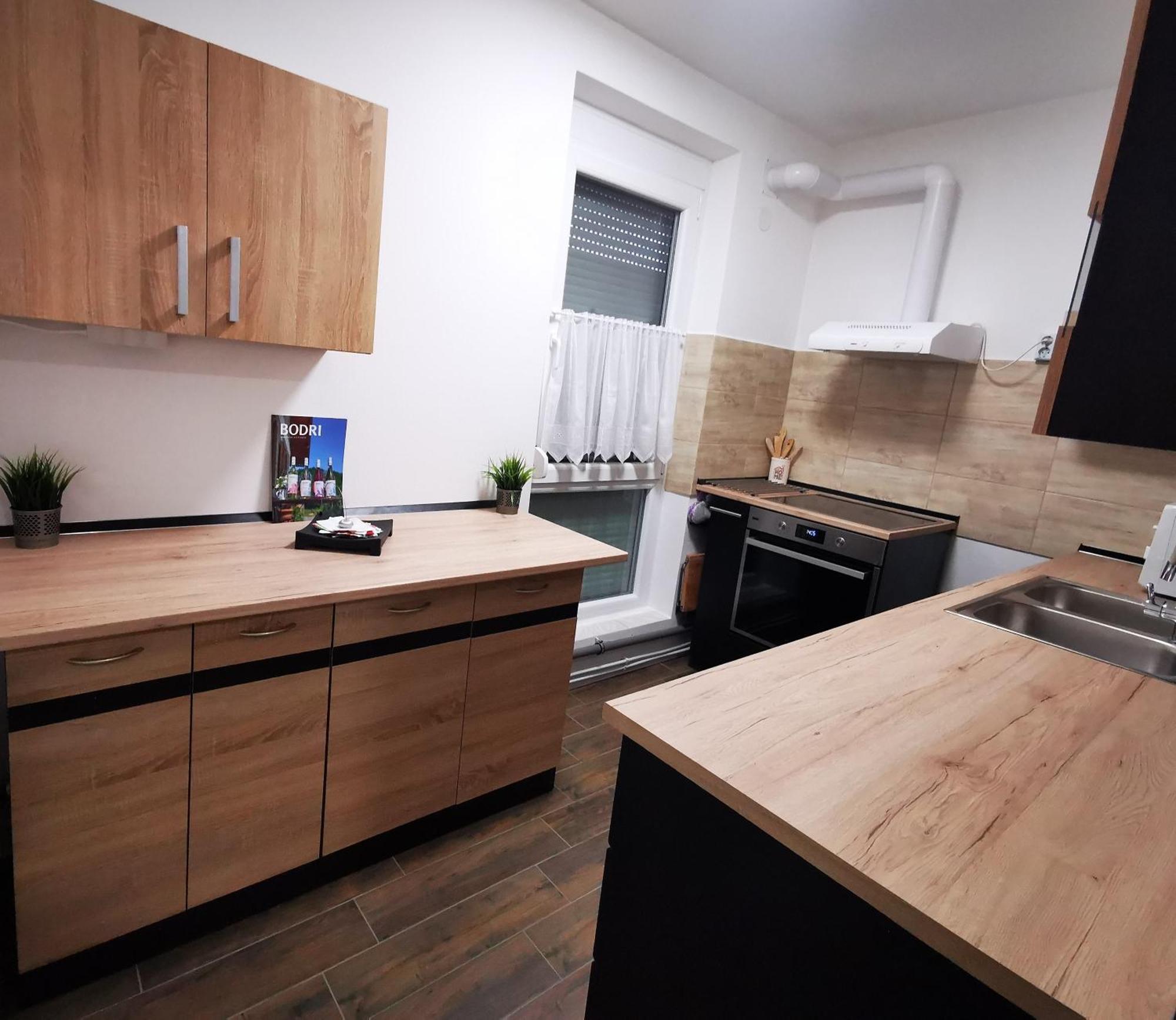 Central Park Apartman Szekszard Bagian luar foto