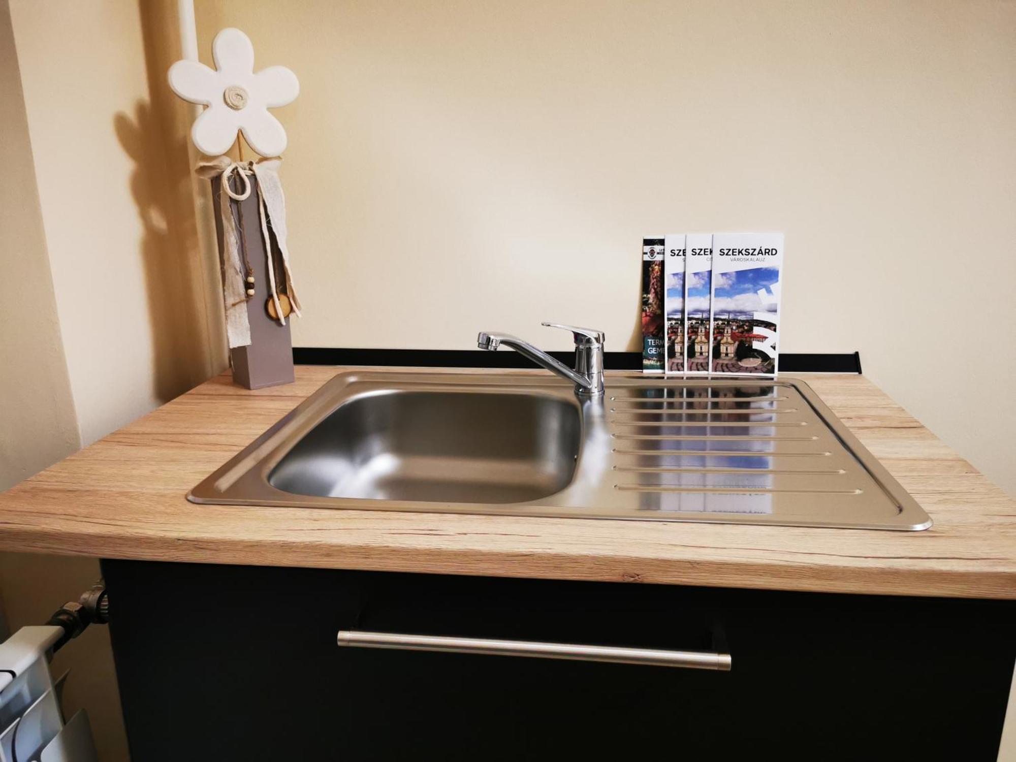 Central Park Apartman Szekszard Bagian luar foto