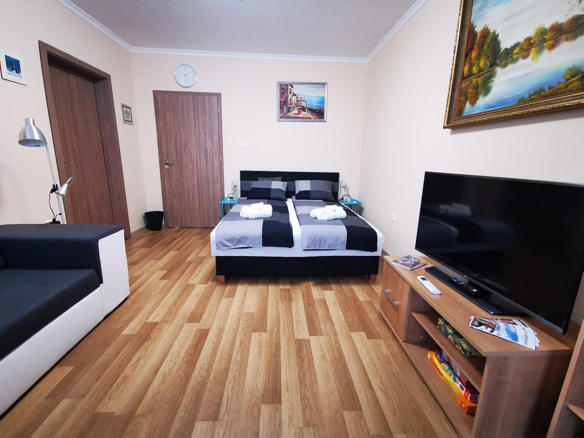 Central Park Apartman Szekszard Bagian luar foto